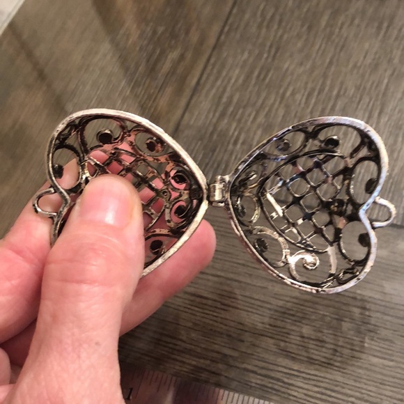 Vintage Filigree Open Cage Heart Necklace - Picture 13 of 17